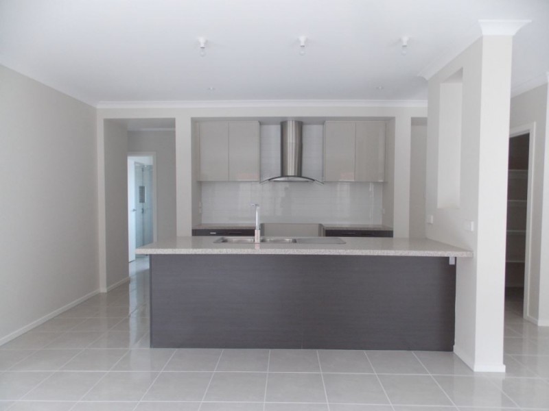 8 Comet Avenue, Doreen VIC 3754