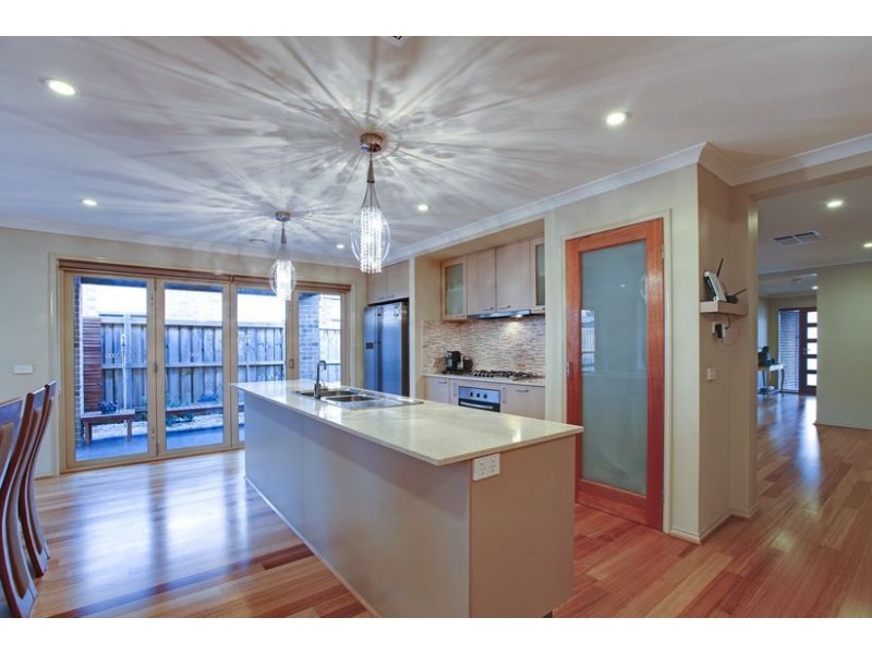 6 Abbotswood Road, Doreen VIC 3754