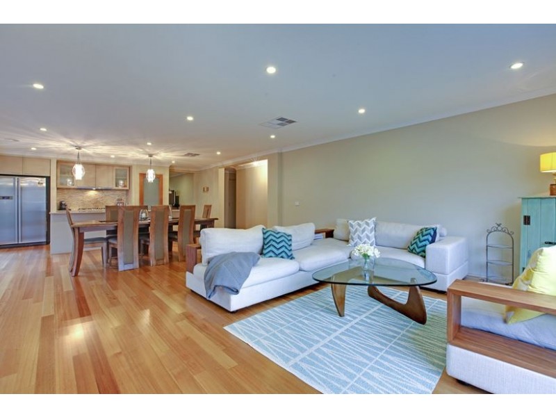 6 Abbotswood Road, Doreen VIC 3754