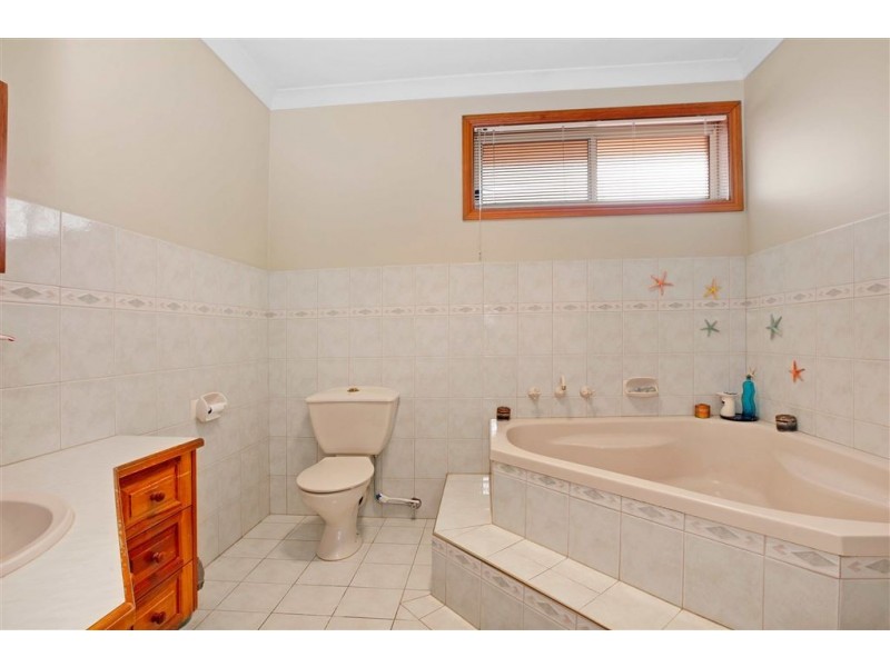 12 Wellington Crescent, Lalor VIC 3075