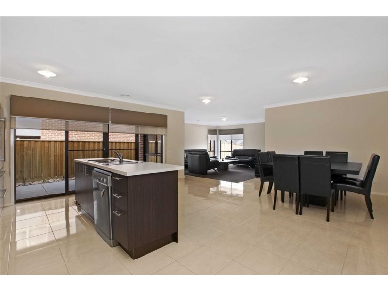 8 Filin Drive, Epping VIC 3076