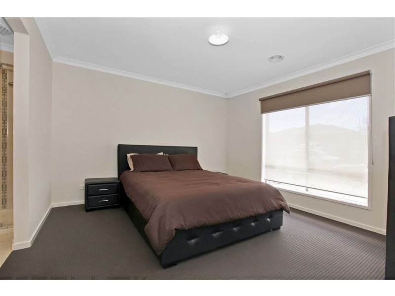 8 Filin Drive, Epping VIC 3076