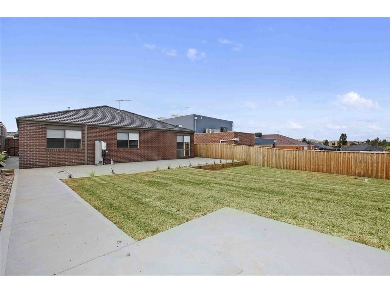 8 Filin Drive, Epping VIC 3076