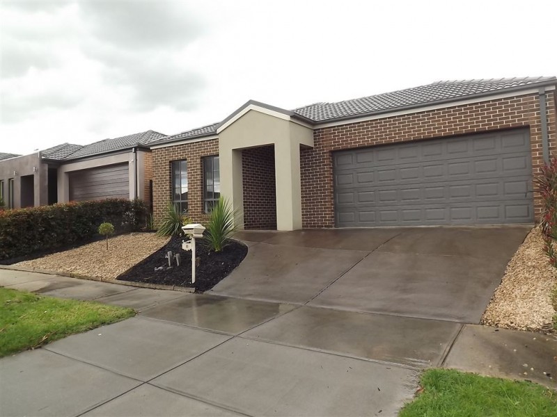8 Blackrange Avenue, Craigieburn VIC 3064
