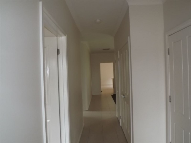 8 Blackrange Avenue, Craigieburn VIC 3064