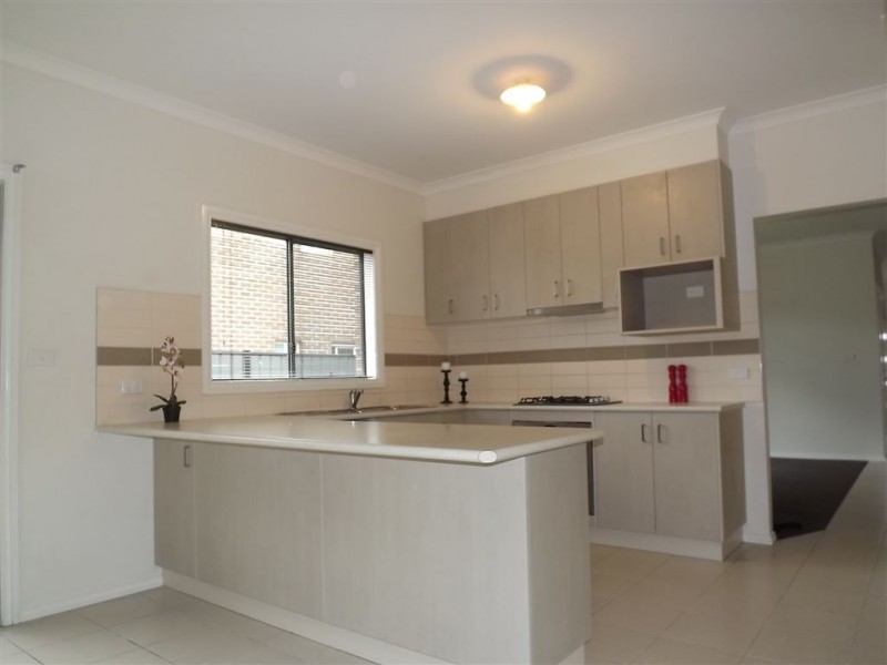 8 Blackrange Avenue, Craigieburn VIC 3064