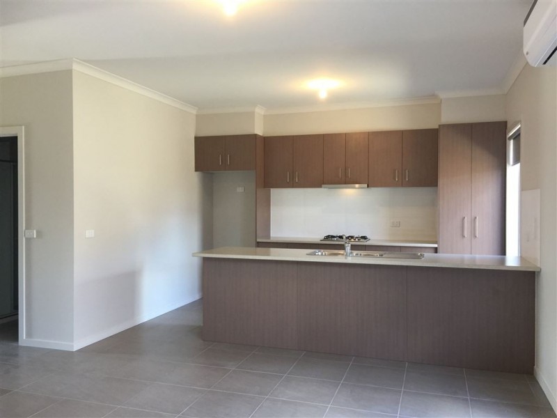 8 Wilhelmina Walk, Epping VIC 3076