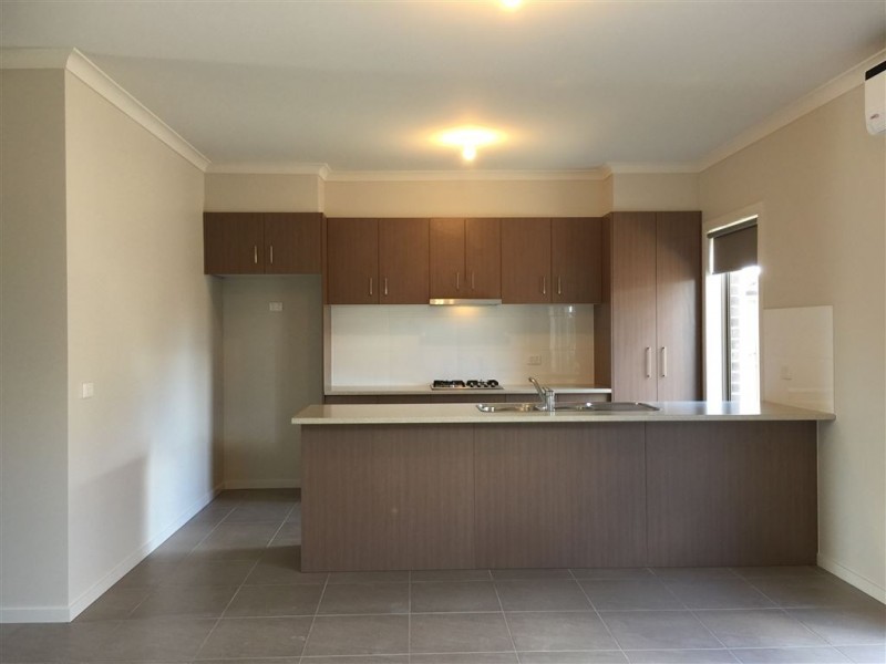 8 Wilhelmina Walk, Epping VIC 3076