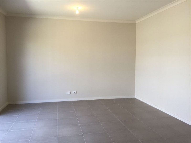 8 Wilhelmina Walk, Epping VIC 3076