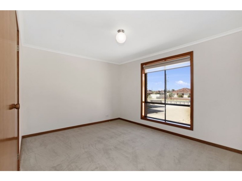 2/152 Victoria Drive, Thomastown VIC 3074
