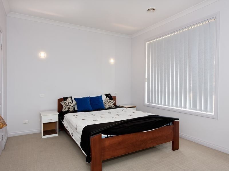 2/5 Cobb Street, South Morang VIC 3752