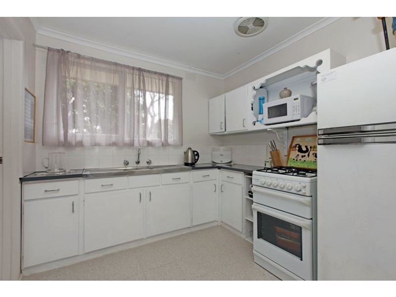 28 Vanessa Avenue, Lalor VIC 3075