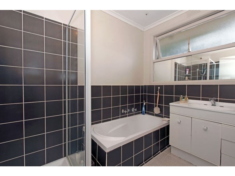 28 Vanessa Avenue, Lalor VIC 3075