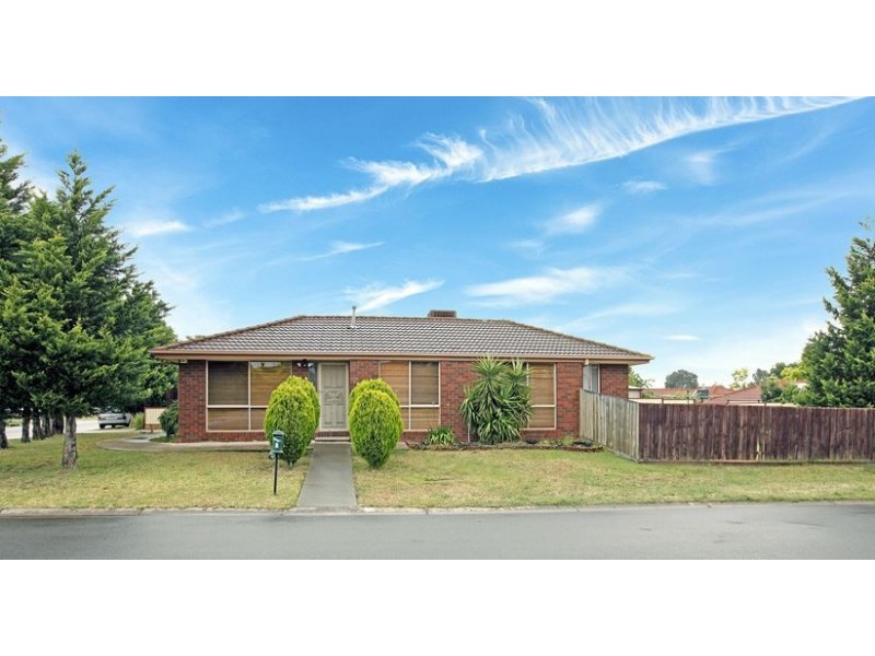 2 Matthews Crescent, Roxburgh Park VIC 3064