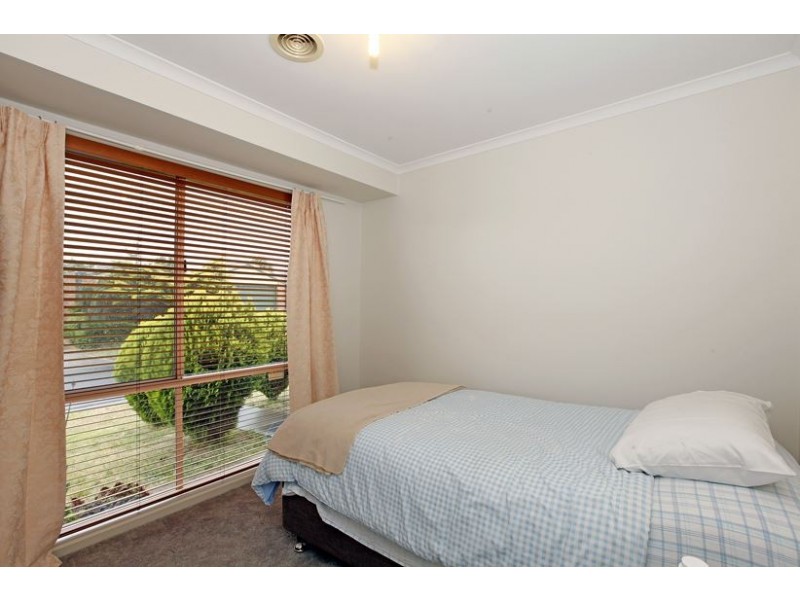 2 Matthews Crescent, Roxburgh Park VIC 3064