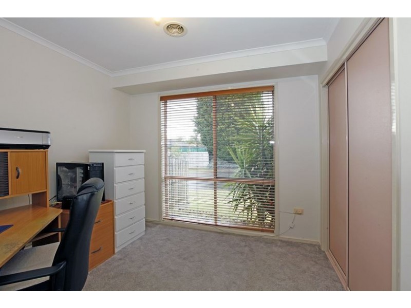 2 Matthews Crescent, Roxburgh Park VIC 3064