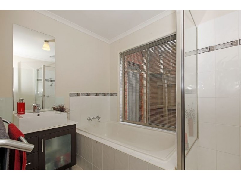 8 Glover Street, Epping VIC 3076