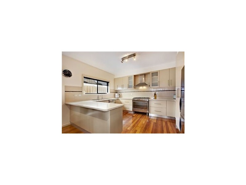 31 Knoll Walk, Epping VIC 3076