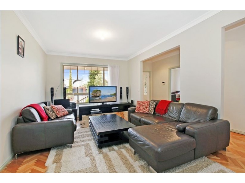 23 Hobson Crescent, Mill Park VIC 3082