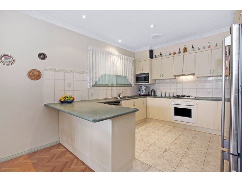 23 Hobson Crescent, Mill Park VIC 3082