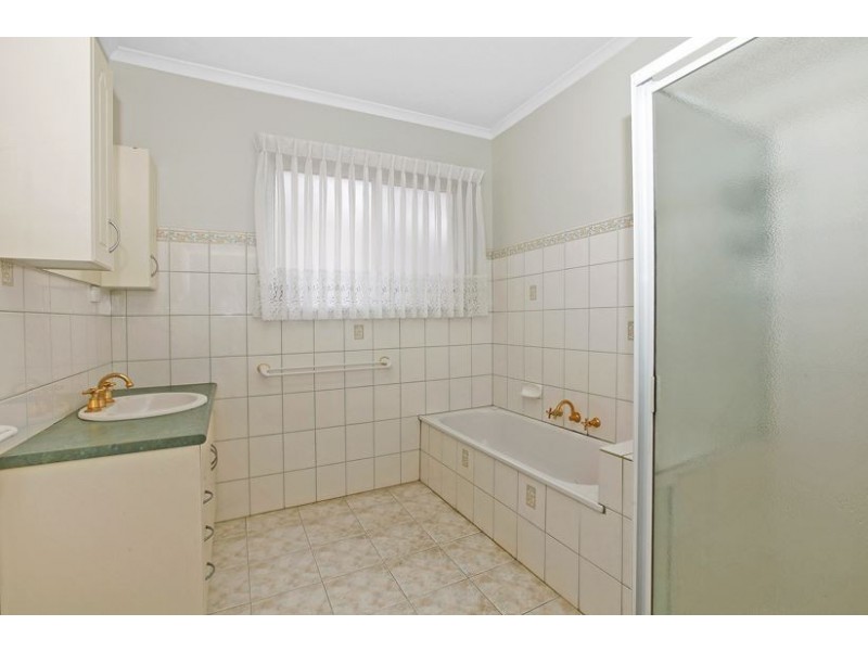 23 Hobson Crescent, Mill Park VIC 3082