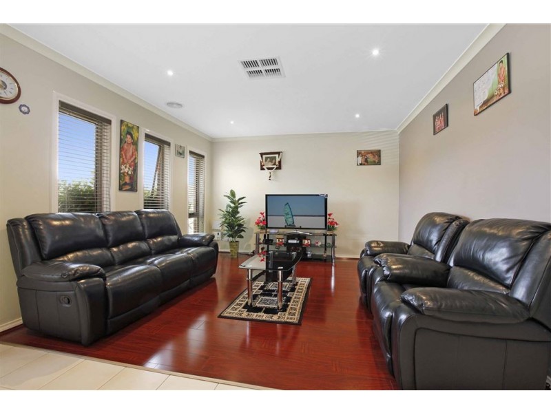 2 Themeda Close, South Morang VIC 3752