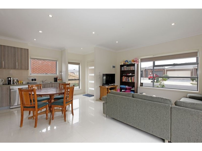2/10 Hermione Terrace, Epping VIC 3076