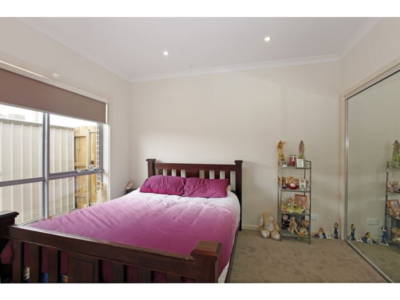 2/10 Hermione Terrace, Epping VIC 3076