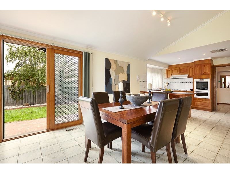 13 Gaze Court, Mill Park VIC 3082