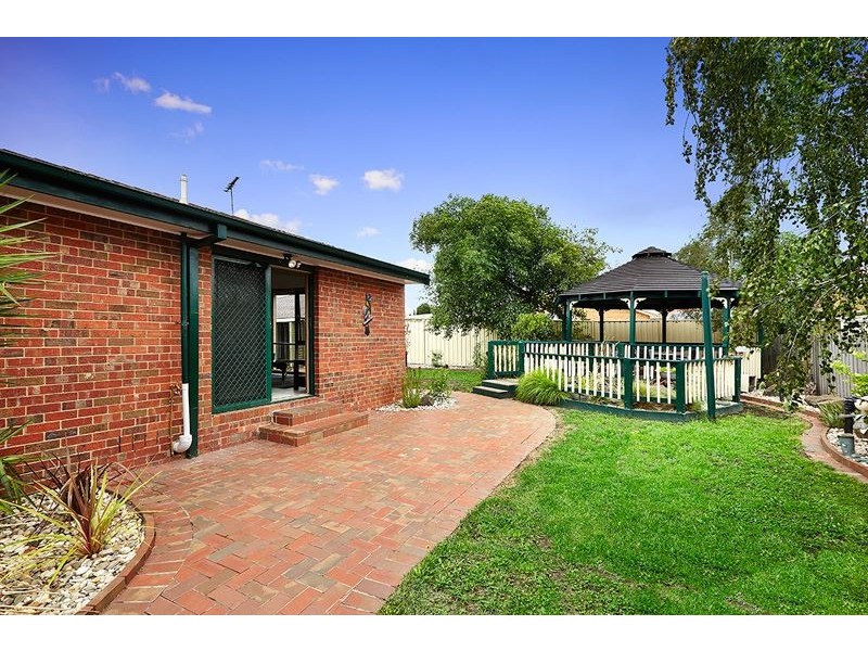 13 Gaze Court, Mill Park VIC 3082