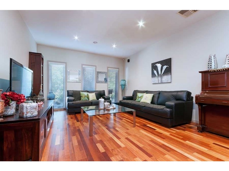 21 Lauderdale Drive, Craigieburn VIC 3064