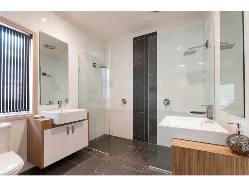 21 Lauderdale Drive, Craigieburn VIC 3064