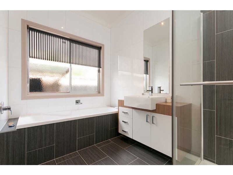21 Lauderdale Drive, Craigieburn VIC 3064