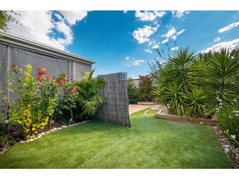 21 Lauderdale Drive, Craigieburn VIC 3064