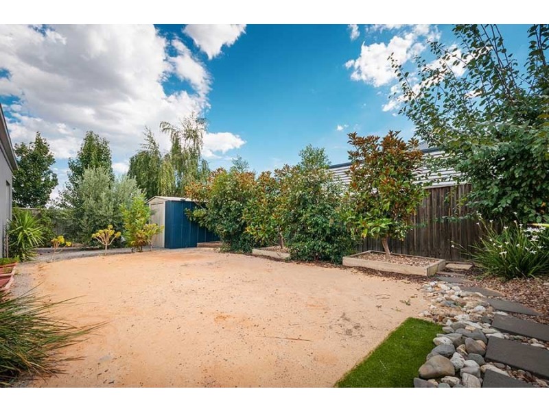 21 Lauderdale Drive, Craigieburn VIC 3064