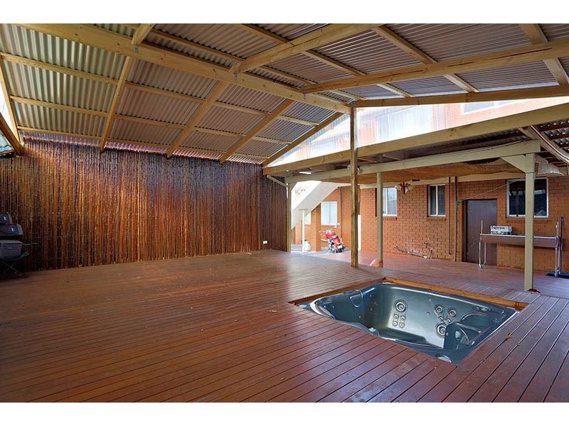 34 Banksia Avenue, Thomastown VIC 3074