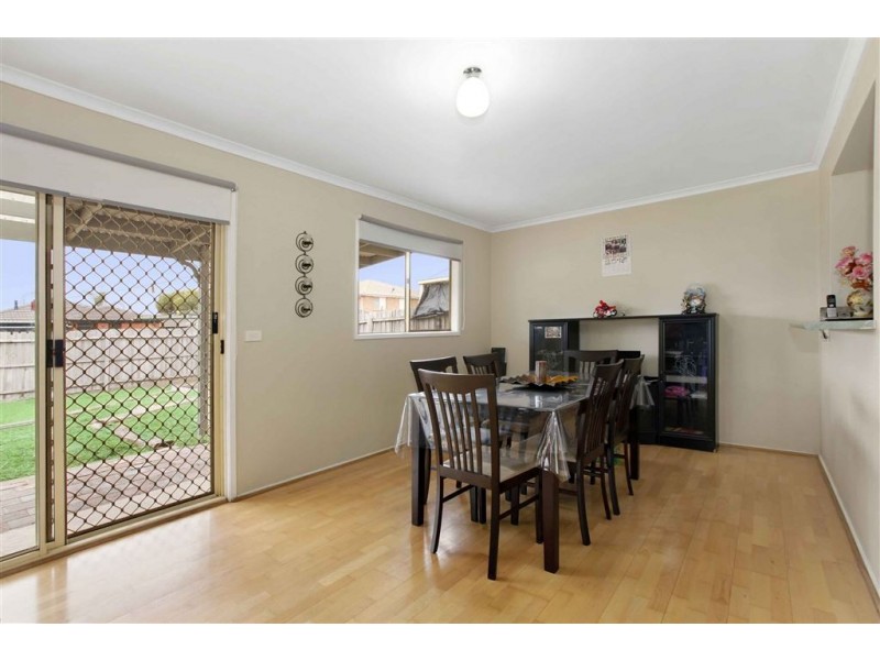 8 Chamney Place, Roxburgh Park VIC 3064