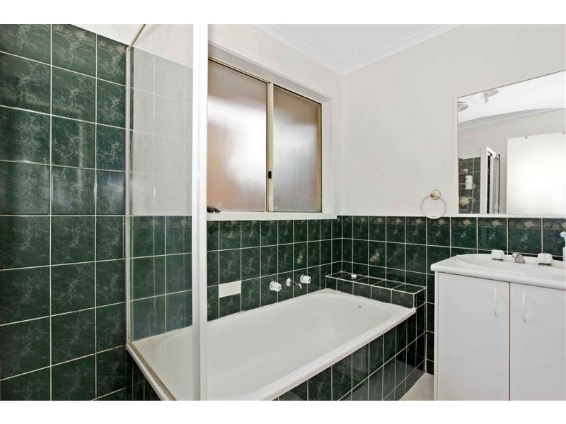 8 Chamney Place, Roxburgh Park VIC 3064