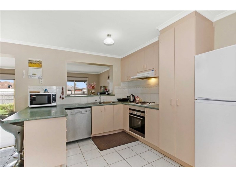 8 Chamney Place, Roxburgh Park VIC 3064