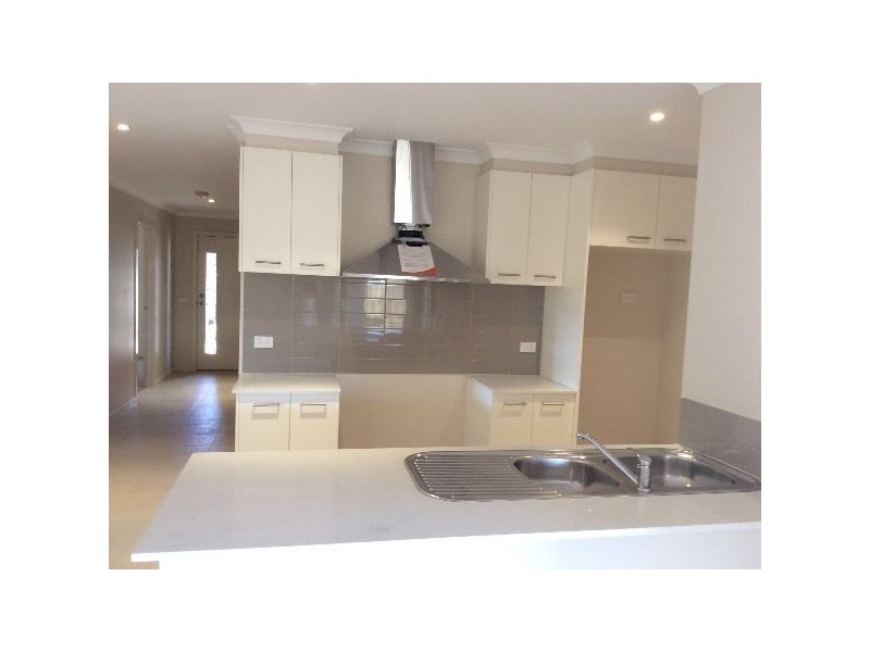 28 Sunstone Boulevard, Doreen VIC 3754
