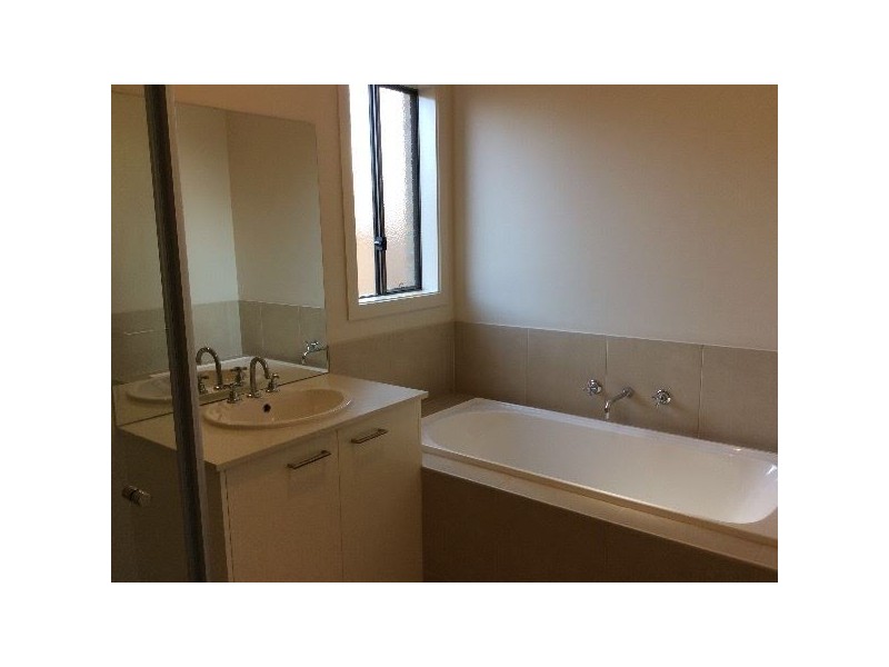 28 Sunstone Boulevard, Doreen VIC 3754