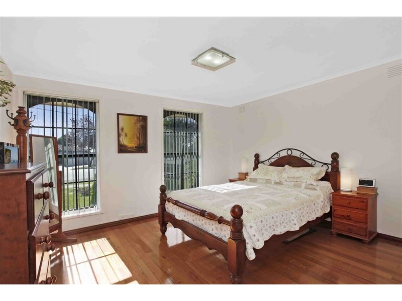 8 Hertford Place, Lalor VIC 3075