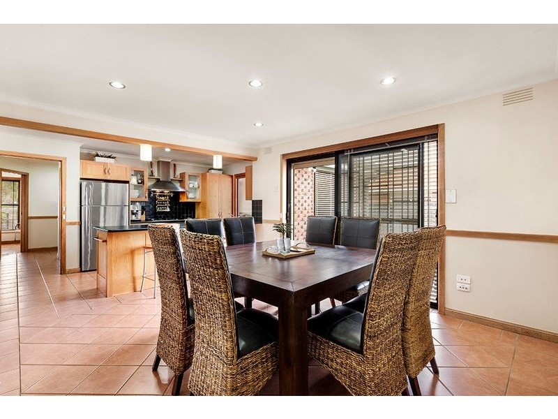 15 Mindoro Crescent, Lalor VIC 3075