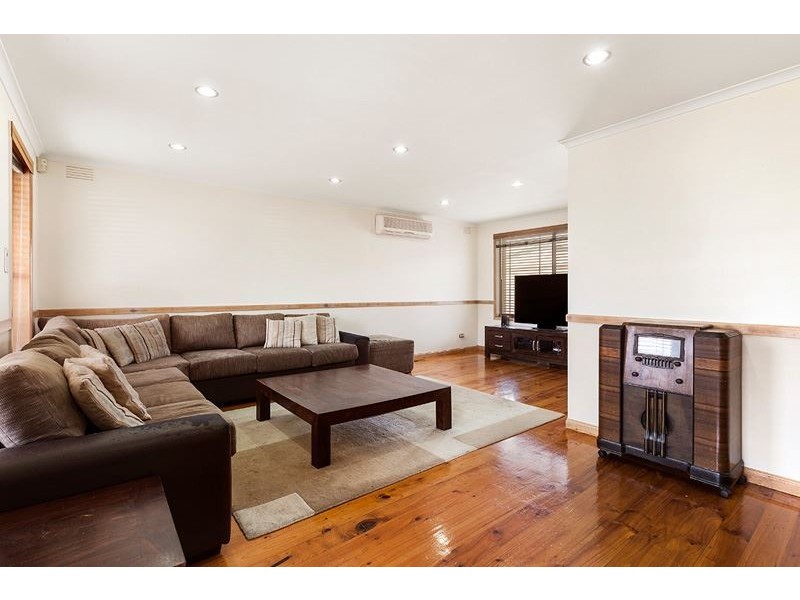 15 Mindoro Crescent, Lalor VIC 3075