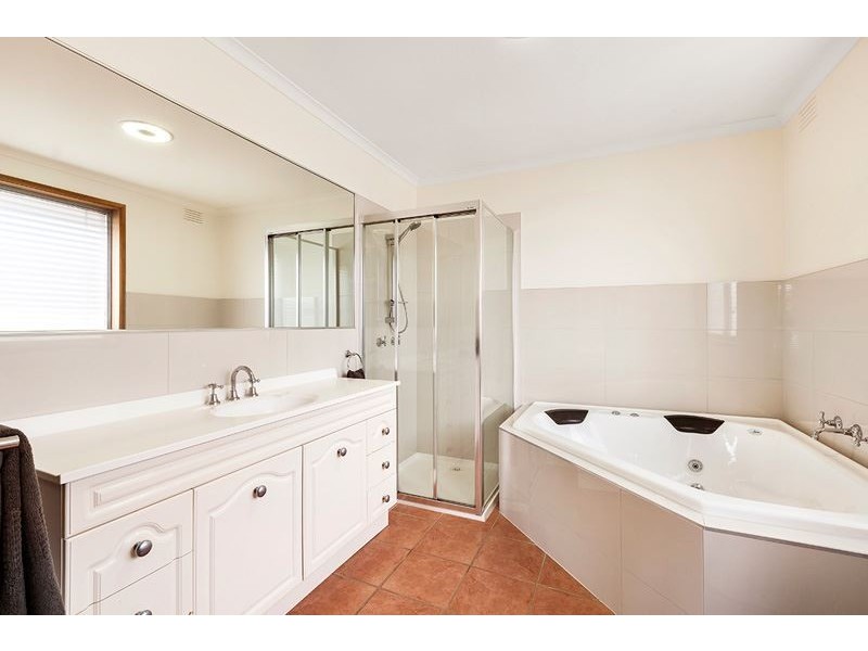 15 Mindoro Crescent, Lalor VIC 3075