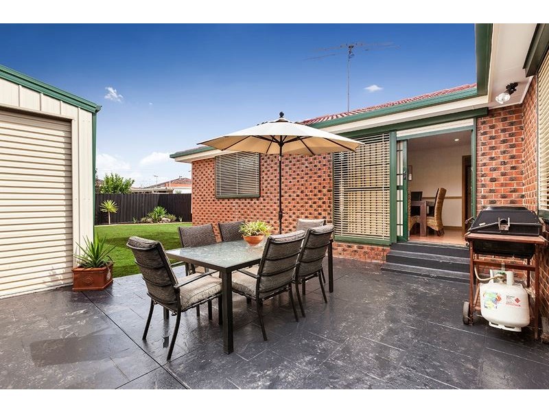15 Mindoro Crescent, Lalor VIC 3075