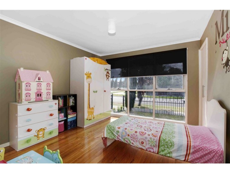 25 Barry Road, Thomastown VIC 3074