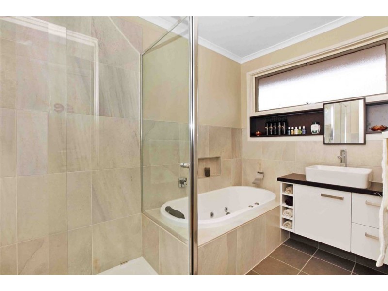 25 Barry Road, Thomastown VIC 3074