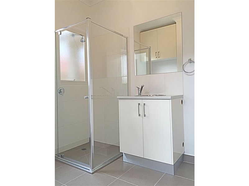 2/143 Messmate Street, Lalor VIC 3075