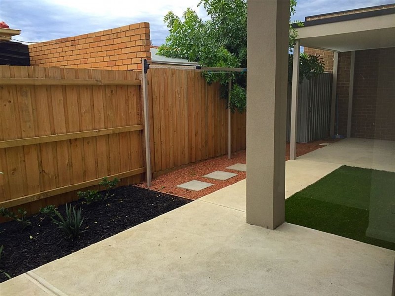 2/143 Messmate Street, Lalor VIC 3075